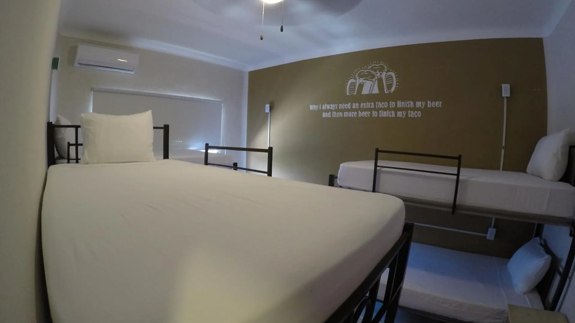 Pensión Beer Hostel by Mala Vecindad Playa del Carmen